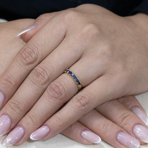Meia Aliança Em Ouro Amarelo 3.50mm Com 7 Safiras Azuis Redondo