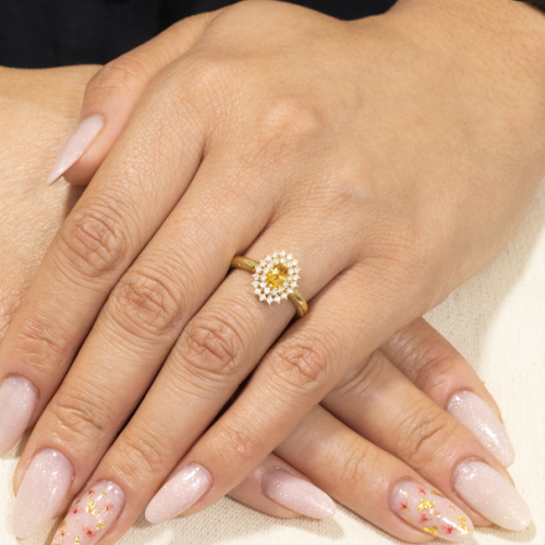 Anel Halo Em Ouro Amarelo Com 1 Safira Amarela Oval