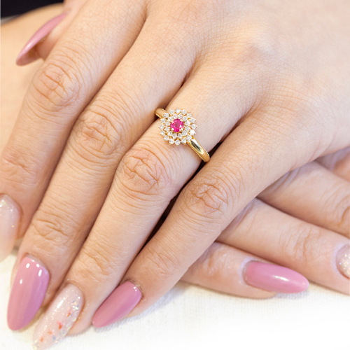 Anel Halo Em Ouro Amarelo Com 1 Rubi Redondo 