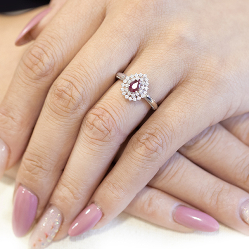 Anel Halo Em Ouro Branco Com 1 Rubi Gota