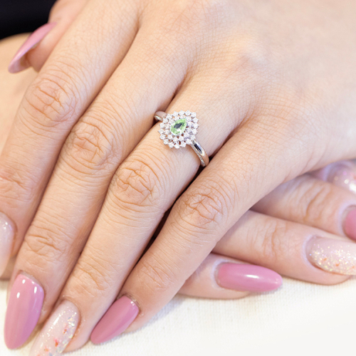 Anel Halo Em Ouro Branco Com 1 Esmeralda Gota