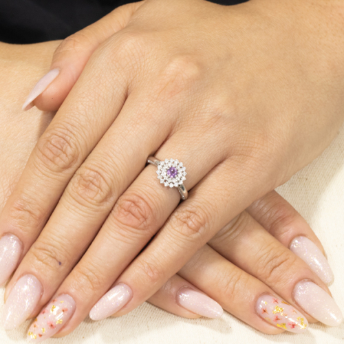 Anel Halo Em Ouro Branco Com 1 Safira Roxa Redondo 