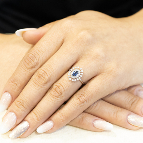 Anel Sol Em Ouro Branco Com 1 Safira Azul Oval