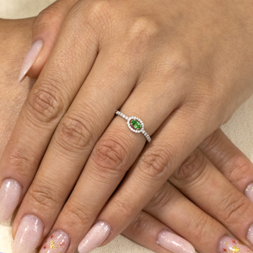 Anel Fianda Em Ouro Branco Com 1 Esmeralda Oval 	  