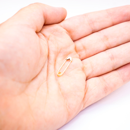 Pingente Alfinete Em Ouro Amarelo